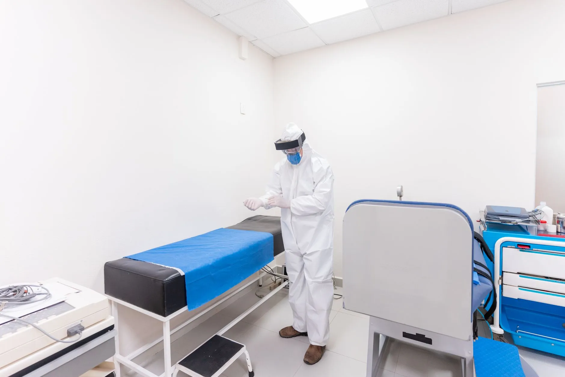 医用防护门与铅砖组合方案:工业探伤室辐射屏蔽设计要点解析正文配图 1